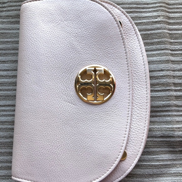 Tory Burch Handbags - 🚨Tory Burch🚨 Pink Sling Bag
